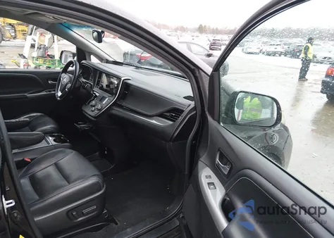 2016 Toyota Sienna Se 8 Passenger z USA, uszkodzony, nr VIN 5TDXK3DC0GS710053